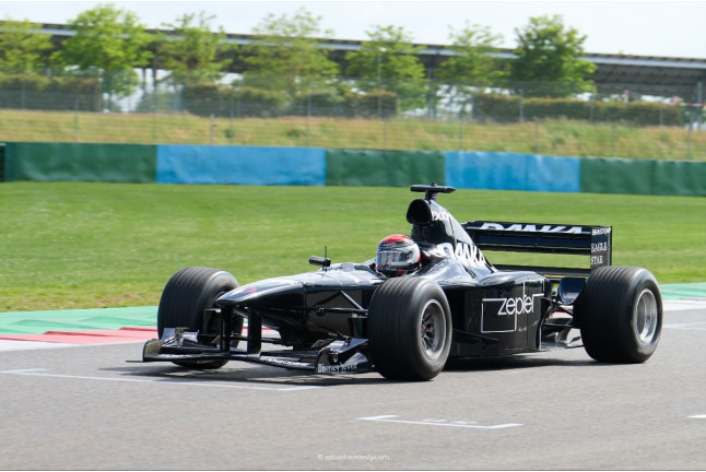 Experiencia F1 Oro – Programa Performance: Conducción de Fórmula 1 en el Circuit Grand Prix de Magny-Cours (Francia)