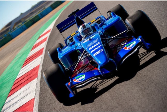 Experiencia F1 Plata: Conducción de Fórmula 1 en el Circuit de Barcelona-Catalunya (Barcelona)