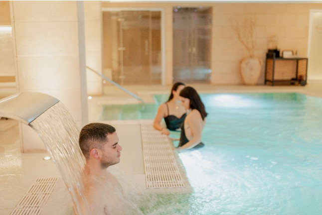 Circuito Termal y Tratamiento Facial a Escoger en Hotel Catalonia Mirador Des Port 4* (Maó, Menorca)