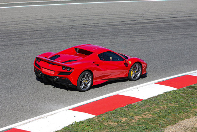 Ferrari en Carretera y Circuito Spa en Hotel Balneario Blancafort 4* (Barcelona)