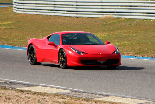 Ferrari en Carretera (Vic, Barcelona)