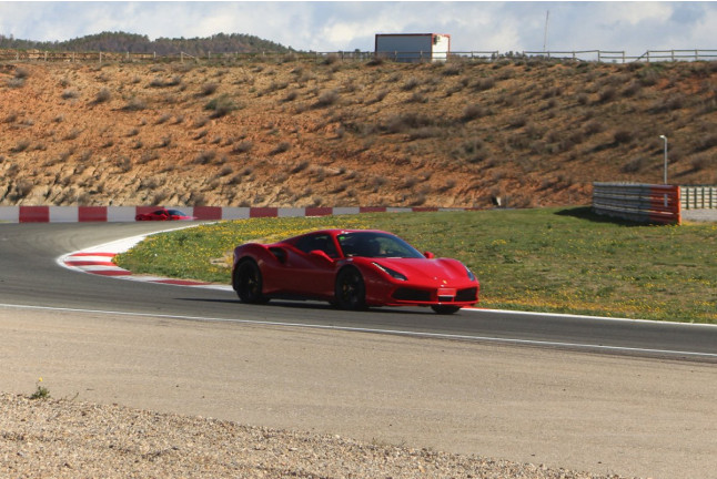 Conducir un Ferrari F488, Lamborghini Huracán EVO o Porsche 992 GT3 en Circuito de Calafat (Ametlla de Mar, Tarragona)