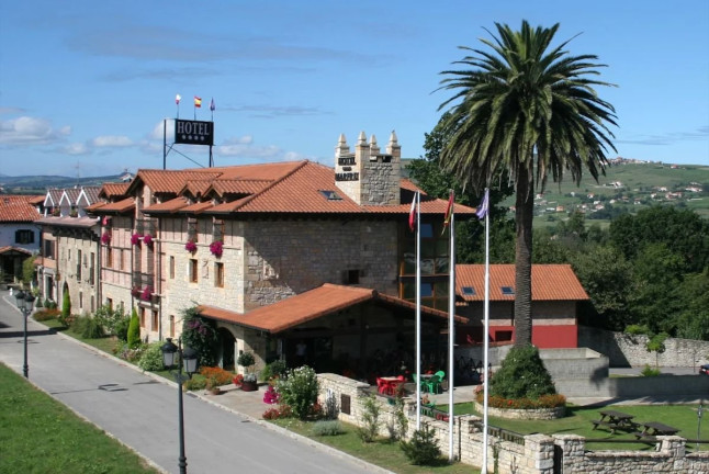 Fin de Semana: 2 Noches con Desayuno en Hotel Marfrei 4* (Hinojedo, Cantabria)