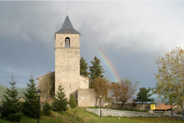 Escapada Romántica en Pirineo Catalán con Bañera Hidromasaje y Cena en Hotel Mirador (Lles de Cerdanya, Lleida)