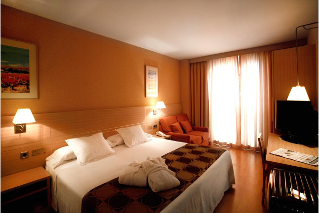 Escapada Romántica en B&B HOTEL Tarragona Valls con Jacuzzi y Visita a Bodega (Valls, Tarragona)