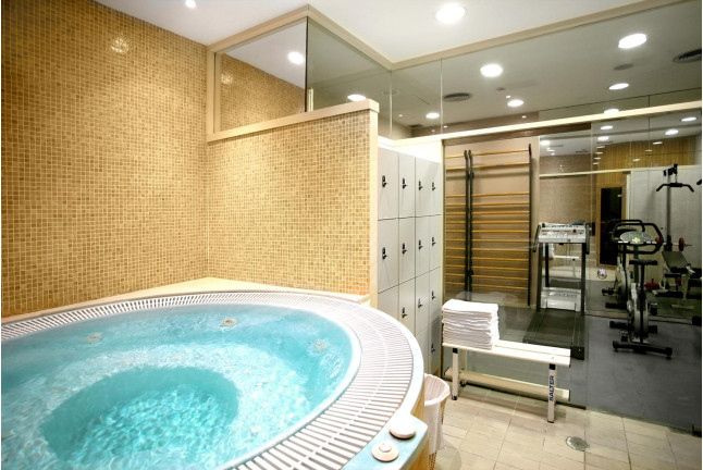 Escapada Romántica en B&B HOTEL Tarragona Valls con Jacuzzi y Visita a Bodega (Valls, Tarragona)