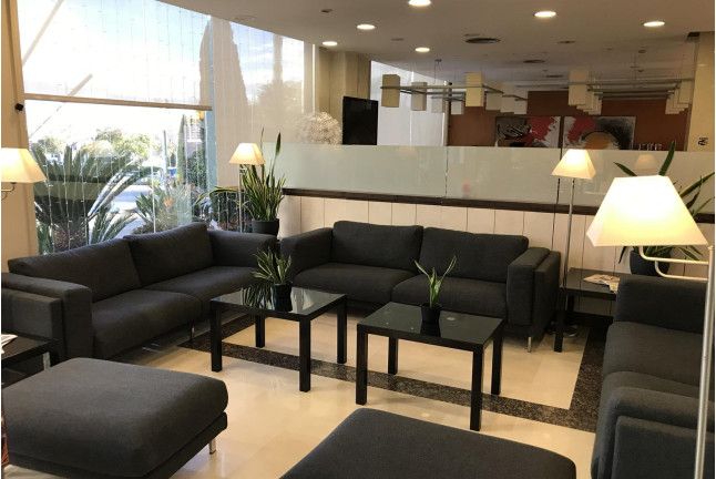 Escapada Romántica en B&B HOTEL Tarragona Valls con Jacuzzi y Visita a Bodega (Valls, Tarragona)