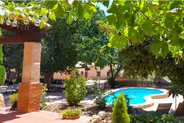 Fin de Semana Romántico con Circuito Termal en Hotel Enoturismo Mainetes 3* (Albacete)