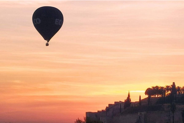 Fin de Semana Romántico con Spa y Menú en Gran Hotel Don Manuel 4* y Viaje en Globo con Cava y Almuerzo (Cáceres, Extremadura)