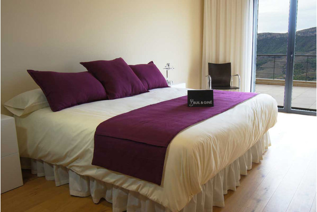 Fin de Semana Romántico: Alojamiento en Bodega y Cata de Vino en BUIL & GINÉ WINE HOTEL 4* (Tarragona)