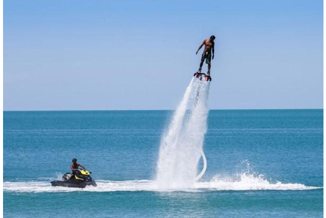 Flyboard (Playa de Talamanca, Ibiza)