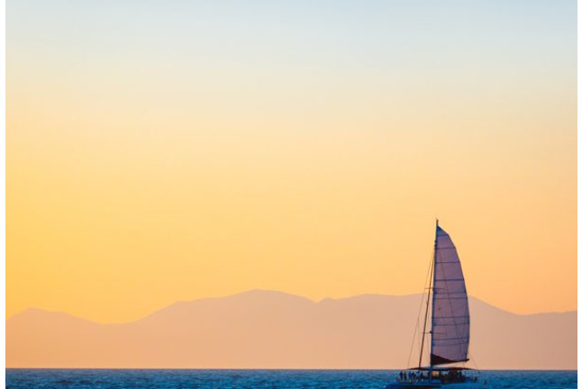 Cena y Noche Romántica en Velero con Cava para dos (Vilanova i la Geltrú, Barcelona)