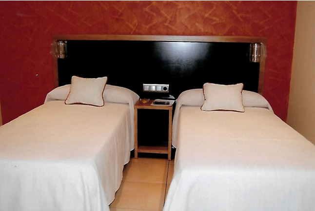 Escapada de 2 Noches con Desayuno en Hostal Fuente de la Magdalena (Santa Amalia, Badajoz)