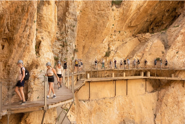 Visita Completa al Caminito del Rey con Guía, Entradas y Bus Lanzadera desde El Chorro (Málaga)