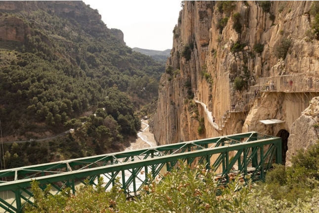 Visita Completa al Caminito del Rey con Guía, Entradas y Bus Lanzadera desde El Chorro (Málaga)