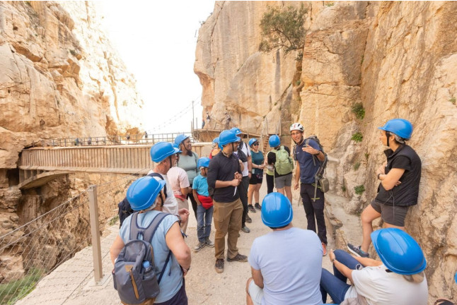 Visita Completa al Caminito del Rey con Guía, Entradas y Bus Lanzadera desde El Chorro (Málaga)