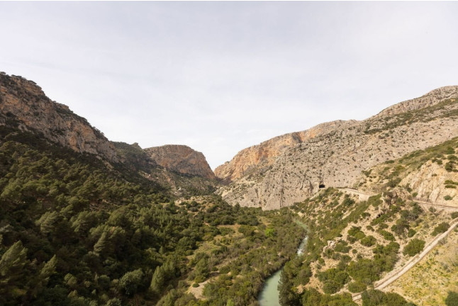 Visita Completa al Caminito del Rey con Guía, Entradas y Bus Lanzadera desde El Chorro (Málaga)