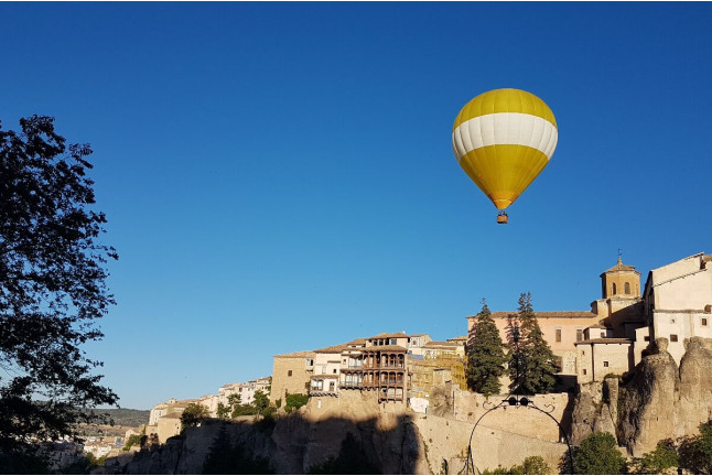 Vuelo en Globo Aerostático con Almuerzo, Cava y Fotos (Cuenca)