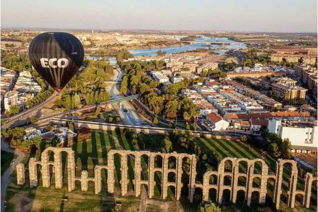 Vuelo Exclusivo en Globo con Cava, Desayuno y Vídeo para dos (Cáceres, Badajoz o Mérida)