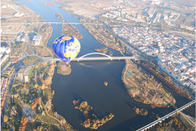 Vuelo Exclusivo en Globo con Cava, Desayuno y Vídeo para dos (Cáceres, Badajoz o Mérida)