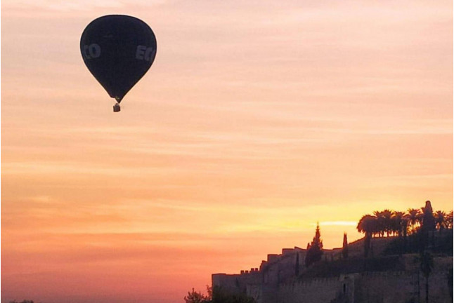 Vuelo Exclusivo en Globo con Cava, Desayuno y Vídeo para dos (Cáceres, Badajoz o Mérida)
