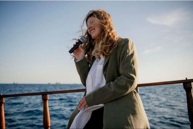 Salida en Goleta al Atardecer con Música en Vivo por la Costa de Barcelona (Barcelona)