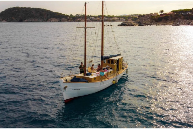 Salida en Goleta Jolie Biche con Baño a Illes Formigues (Palamós, Girona)