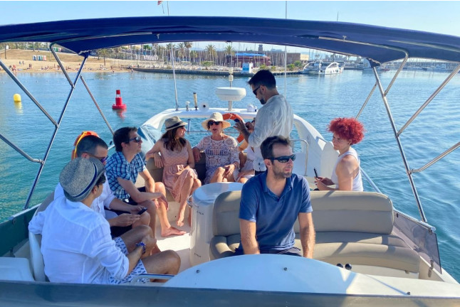 Paseo en Yate Privado con Aperitivo y Refrescos (Barcelona)
