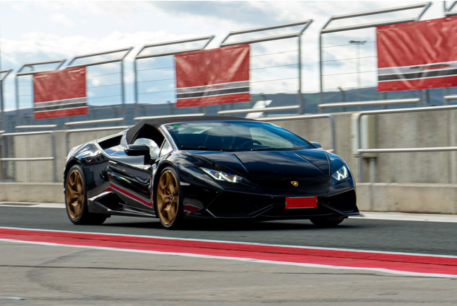 Conducir Ferrari o Lamborghini en el Circuit de Barcelona-Catalunya Gran Premio (4,7km)