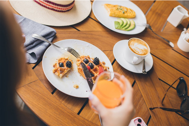 Circuito Spa en OASIS Wellness & Spa, Masaje RESET y Desayuno en SOFIA Bar & Tapas para dos en Grand Hyatt Barcelona 5* (Barcelona)