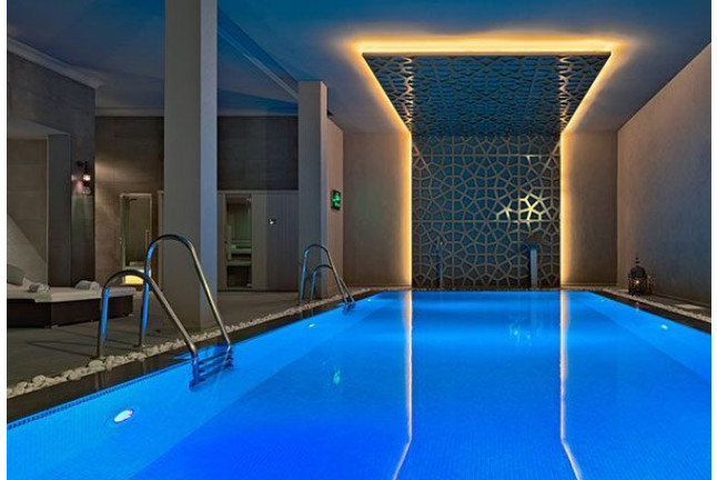 H10 Andalucía Plaza: Circuito Spa, Acceso a la Terraza Privilege y Copa de Cava para dos (Marbella, Málaga)