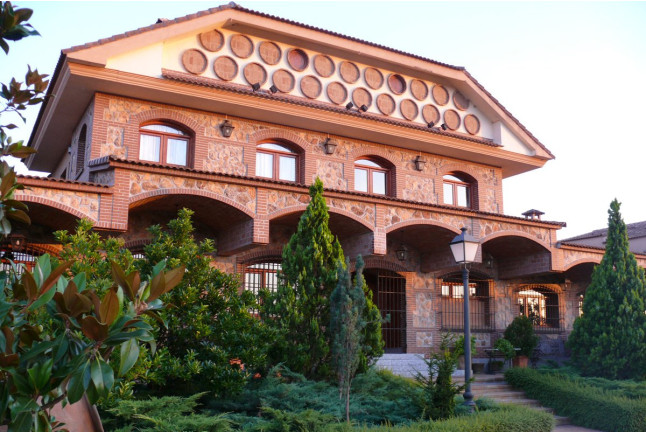 Visita a Bodega y Cata de Vino en Hacienda Villarta (Escalona, Toledo)