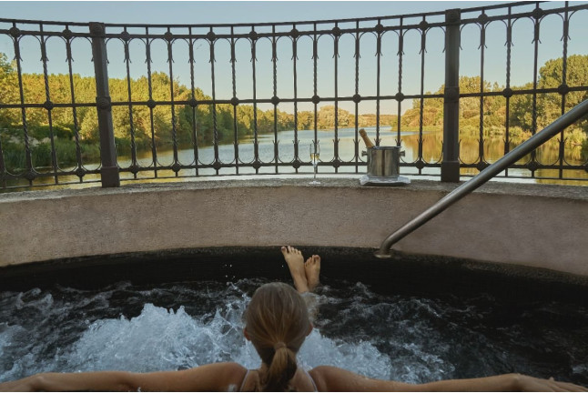 Experiencia Spa: Masaje Relajante, Jacuzzi y Copa de Cava en Hacienda Zorita Wine Hotel 5* (Valverdón, Salamanca)