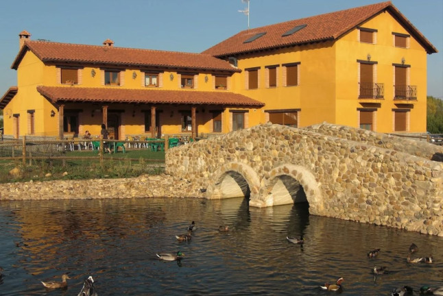 Escapada con Desayuno en Hospedería Los Reales (Carrizo de la Ribera, León)