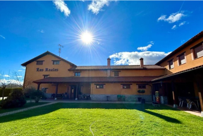 Escapada con Desayuno en Hospedería Los Reales (Carrizo de la Ribera, León)