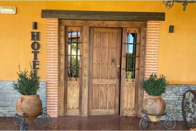 Escapada con Desayuno en Hospedería Los Reales (Carrizo de la Ribera, León)