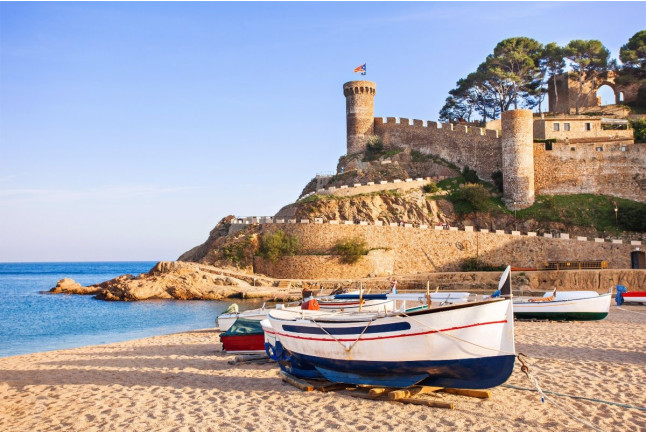 Escapada de 1 o 2 Noches con Desayuno en Hostal Boutique Sa Nansa (Tossa de Mar, Girona)