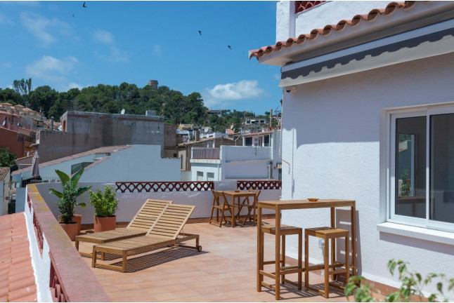 Escapada de 1 o 2 Noches con Desayuno en Hostal Boutique Sa Nansa (Tossa de Mar, Girona)