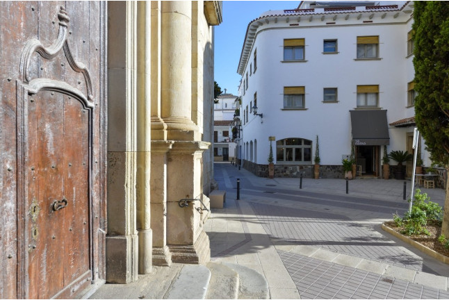 Escapada de 1 o 2 Noches con Desayuno en Hostal Boutique Sa Nansa (Tossa de Mar, Girona)