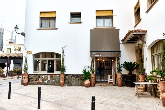 Escapada de 1 o 2 Noches con Desayuno en Hostal Boutique Sa Nansa (Tossa de Mar, Girona)