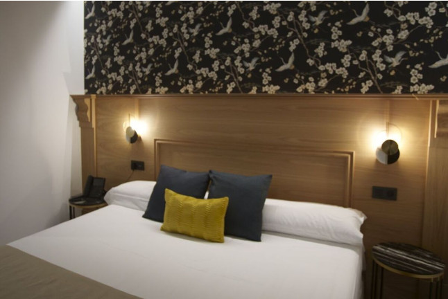 Escapada con Desayuno en Habitación Superior o Deluxe en Hostal Santa (El Rocío, Huelva)