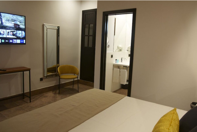 Escapada con Desayuno en Habitación Superior o Deluxe en Hostal Santa (El Rocío, Huelva)