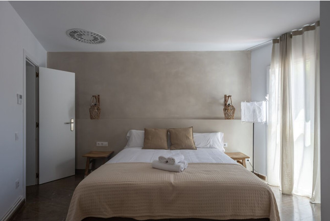 Escapada con Desayuno en Hostal Es Niu (Tamariu, Girona)