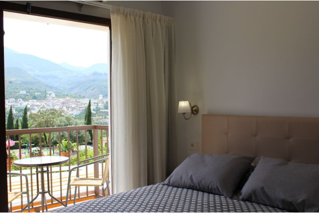 Escapada Gastronómica Sin Gluten de 2 Noches con Desayuno, Cena y Pack de Productos en Hostal Rural Los Naranjos (Granada)