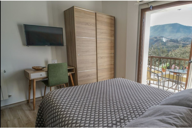 Escapada Gastronómica Sin Gluten de 2 Noches con Desayuno, Cena y Pack de Productos en Hostal Rural Los Naranjos (Granada)