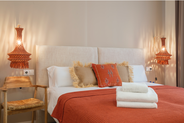 Escapada de 1 o 2 Noches con Desayuno en Hostal Boutique Es Portalet (Sant Feliu de Guíxols, Girona)