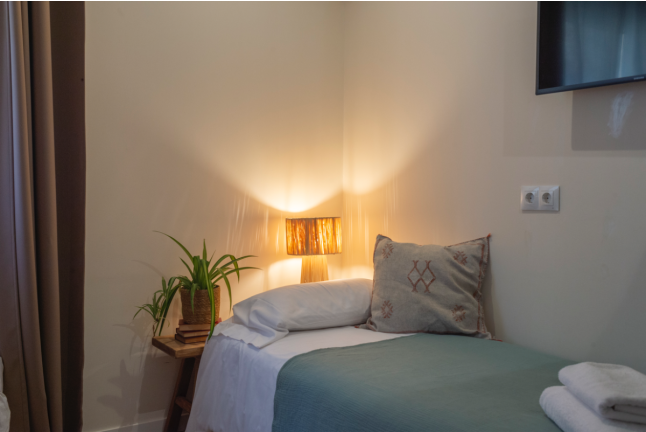Escapada de 1 o 2 Noches con Desayuno en Hostal Boutique Es Portalet (Sant Feliu de Guíxols, Girona)