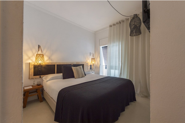 Escapada de 1 o 2 Noches con Desayuno en Hostal Boutique Es Menut (Tossa de Mar, Girona)