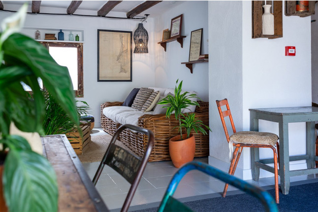 Escapada de 1 o 2 Noches con Desayuno en Hostal Boutique Es Menut (Tossa de Mar, Girona)