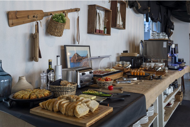Escapada de 1 o 2 Noches con Desayuno en Hostal Boutique Es Menut (Tossa de Mar, Girona)